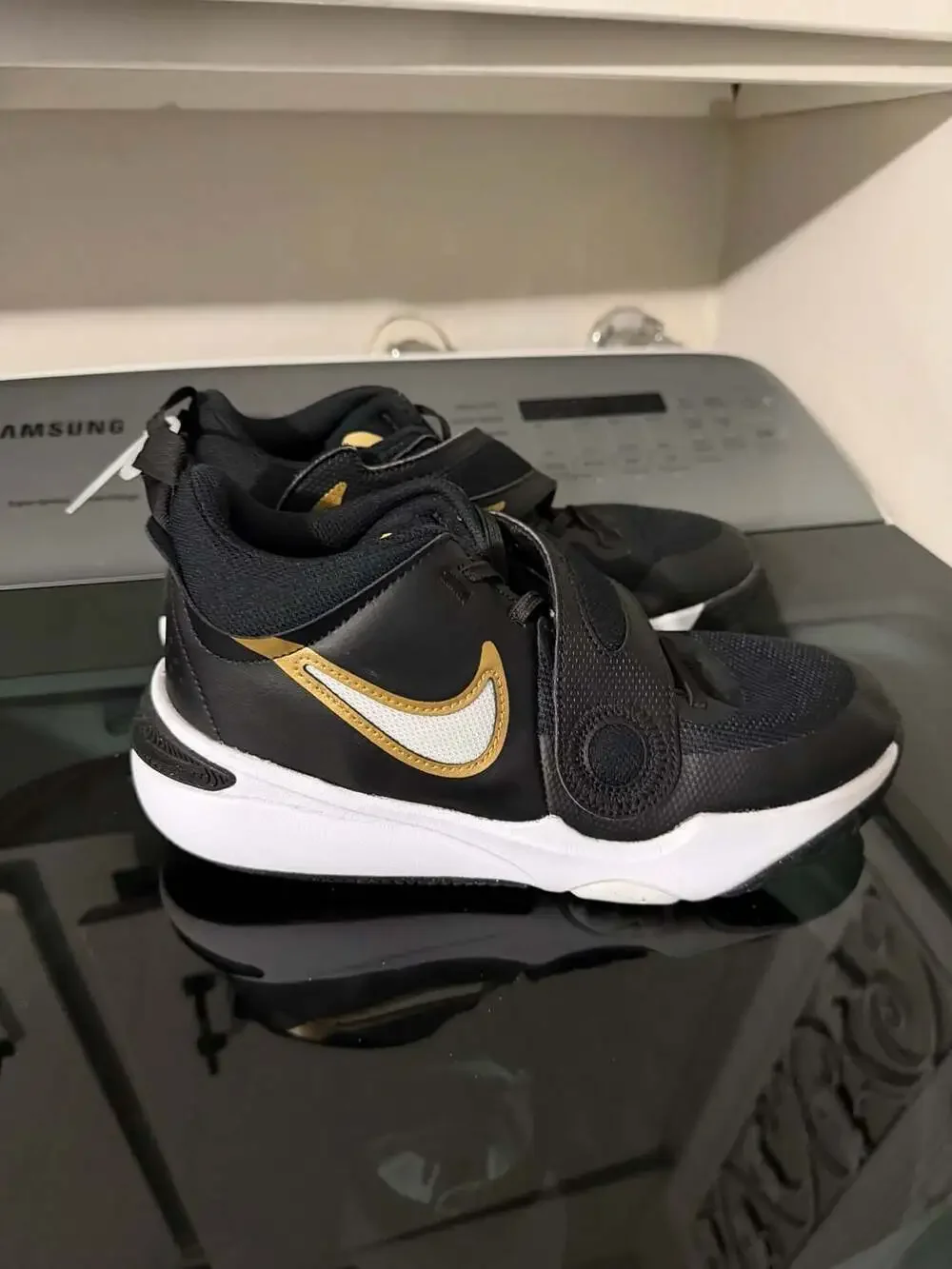 Nike Team Hustle D11 PS 'Black Metallic Gold Size 6.5Y